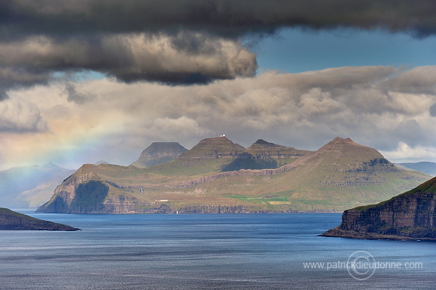 Streymoy from Sandoy, Faroe islands - Streymoy depuis Sandoy, iles Feroe - FER385