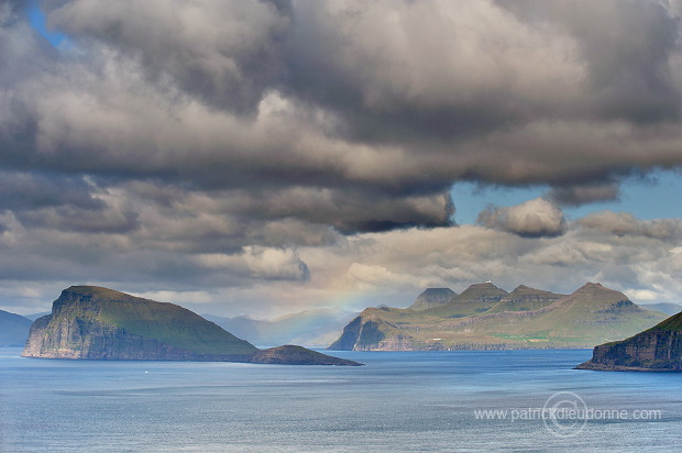 Koltur from Sandoy, Faroe islands - Koltur depuis Sandoy, iles Feroe - FER386