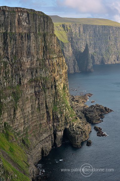 West coast of Sandoy, Faroe islands - Sandoy, iles Feroe - FER408