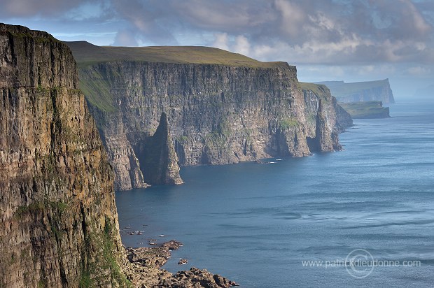 West coast of Sandoy, Faroe islands - Sandoy, iles Feroe - FER409