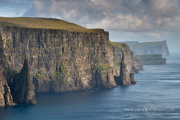 West coast of Sandoy, Faroe islands - Sandoy, iles Feroe - FER410