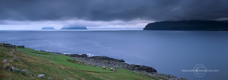 Skugvoy (Skuvoy), Stora and Litla Dimun, Faroe islands - Skuvoy, iles Feroe - FER072