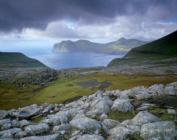 Vagar from Streymoy, Faroe islands - Vagar, iles Feroe - FER945