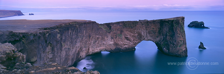 Dyrholaey natural arch, Iceland - Arche de Dyrholaey, Islande - ISL0002