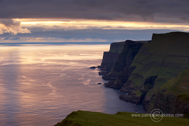 Suduroy SW coast, Faroe islands - Cote SO de Suduroy, Iles Feroe - FER505