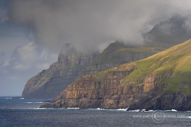 Coastal cliffs, Suduroy, Faroe islands - Falaises, Suduroy, Iles Feroe - FER542