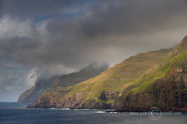 Coastal cliffs, Suduroy, Faroe islands - Falaises, Suduroy, Iles Feroe - FER543