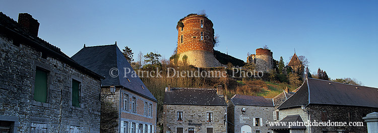 Vue sur le chateau d'Hierges, Hierges, Ardennes, France / Hierges castle at sunset, Ardennes, France (FLO 67P 0012)