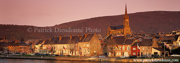 Vue sur Fumay au couchant, Fumay, Ardennes, France / View of Fumay at sunset, France (FLO 67P 0015)