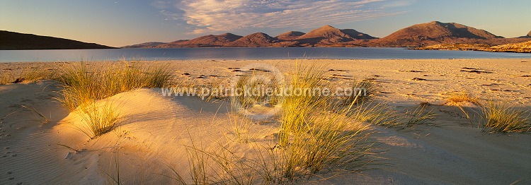 Beach and North harris hills, Harris, Scotland - Plage sur Harris, Ecosse  15700