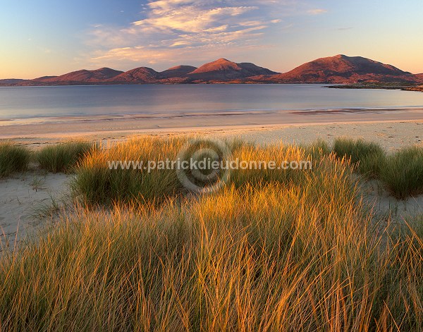 Beach and North harris hills, Harris, Scotland - Plage sur Harris, Ecosse  15703