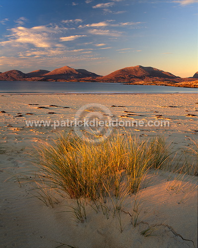 Beach and North harris hills, Harris, Scotland - Plage sur Harris, Ecosse  15705