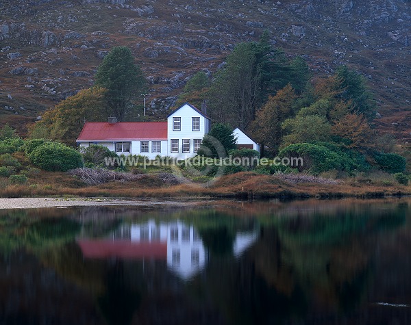 House and lake, Harris, Scotland - Maison et lac, Harris, Ecosse  15751