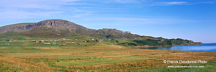 Staffin village and the Quiraing, Skye, Scotland - Staffin et le Quiraing, Skye, Ecosse  17324