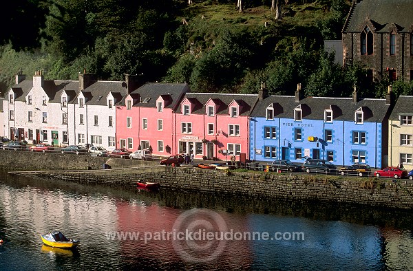 Portree harbour, Skye, Scotland -  Portree, Ecosse - 19341