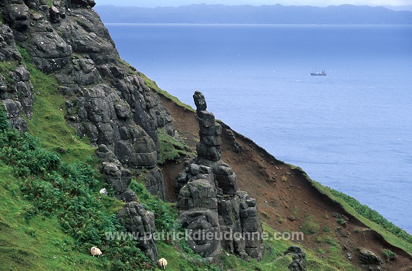 Rock formations, Skye, Scotland - Ecosse - 19351