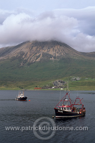 Loch Slapin and boats, Skye, Scotland -  Skye, Ecosse - 19383