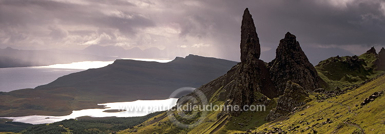 Old Man of Storr, Skye, Scotland - Le Vieil Homme de Storr, Skye, Ecosse  15910