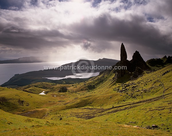 Old Man of Storr, Skye, Scotland - Le Vieil Homme de Storr, Skye, Ecosse  15907