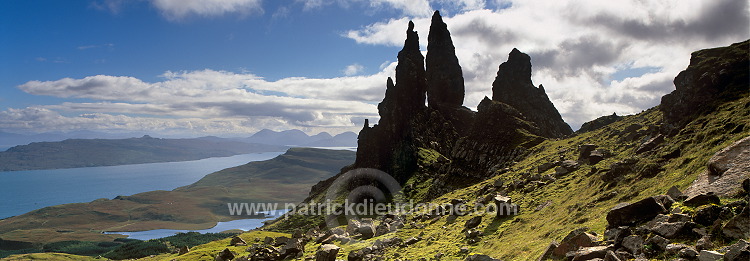 Old Man of Storr, Skye, Scotland - Le Vieil Homme de Storr, Skye, Ecosse  15913