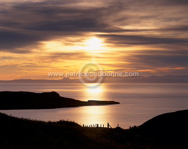 Cuillins and loch Eishort, Skye, Scotland - Cuillins et loch Eishort, Skye, Scotland  15914