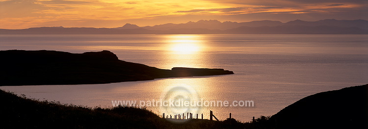 Cuillins and loch Eishort, Skye, Scotland - Cuillins et loch Eishort, Skye, Ecosse  15915