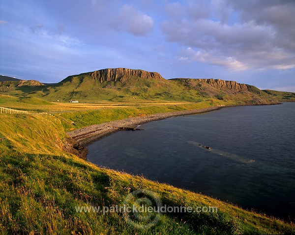 Trotternish NW coast, Skye, Scotland - Côte NO de Trotternish, Skye, Ecosse  15948