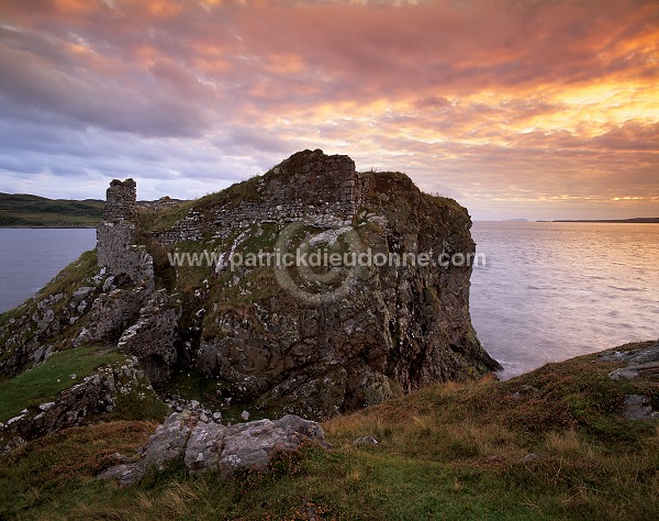 Dunscaith castle, Skye, Scotland - Chateau de Dunscaith, Skye, Ecosse  15951