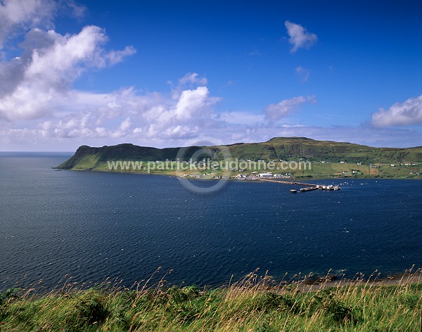 Uig and Uig Bay, Skye, Scotland - Uig et sa baie, Skye, Ecosse  15971