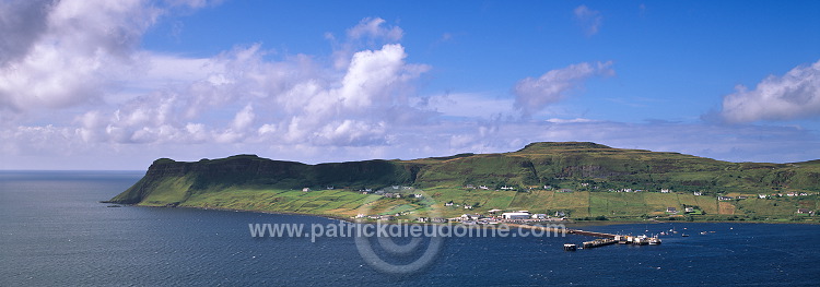 Uig and Uig Bay, Skye, Scotland - Uig et sa baie, Skye, Ecosse  15972