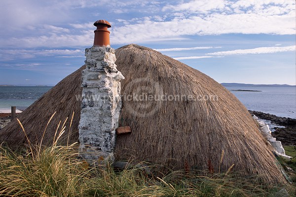 Thatched house, Berneray, Scotland - Chaumière, Ecosse - 18781