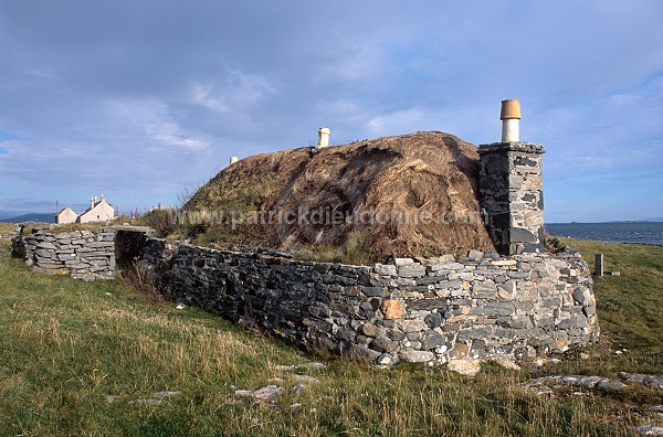 Thatched house, Berneray, Scotland - Chaumière, Ecosse - 18782