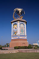 Sohar. Monument on a roundabout - Rond-point à Sohar, Oman (OM10265)