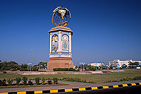 Sohar. Monument on a roundabout - Rond-point à Sohar, Oman (OM10266)