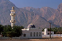 Nakhl. Mosque and Hajar - MosquÃ©e et montagnes, OMAN ( OM10045)