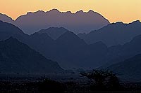 Mountain range near Rustaq - Montagnes près de Rustaq (OM10135)