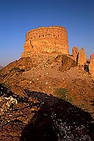 Rustaq (Batinah). Ruined watchtower - Tour en ruines, OMAN (OM10141)