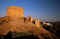Rustaq (Batinah). Ruined watchtower - Tour en ruines, OMAN (OM10143)