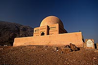 Rustaq. Mausoleum near Rustaq fort - Mausolée à Rustaq, OMAN (OM10149)