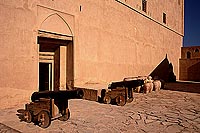 Jabrin fort and guns - Citadelle de Jabrin et canons, OMAN (OM10107)