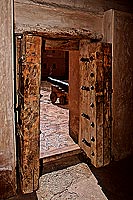 Jabrin fort, wooden door - Fort de Jabrin, porte en bois, OMAN (OM10121)