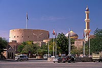 Nizwa, the Mosque and the fort - Nizwa, mosquée et fort, OMAN (OM10180)