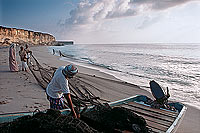 Fishermen and nets, Tuna fishing - Pêcheurs de thon, OMAN  (OM10212)