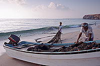 Fishermen and nets, Tuna fishing - Pêcheurs de thon, OMAN  (OM10189)