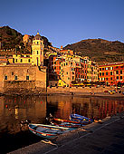 Liguria - Ligurie, Cinque Terre: Vernazza harbour - Vernazza  12146