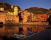 Liguria - Ligurie, Cinque Terre: Vernazza harbour - Vernazza  12147