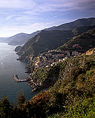 Liguria - Ligurie, Cinque Terre: Riomaggiore and coast  12190