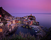 Liguria - Ligurie, Cinque Terre: Vernazza harbour - Vernazza  12153
