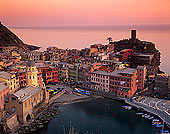 Liguria - Ligurie, Cinque Terre: Vernazza harbour - Vernazza  12154