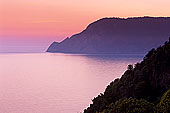 Liguria - Ligurie, Cinque Terre:  Punta Mesco au couchant  12168